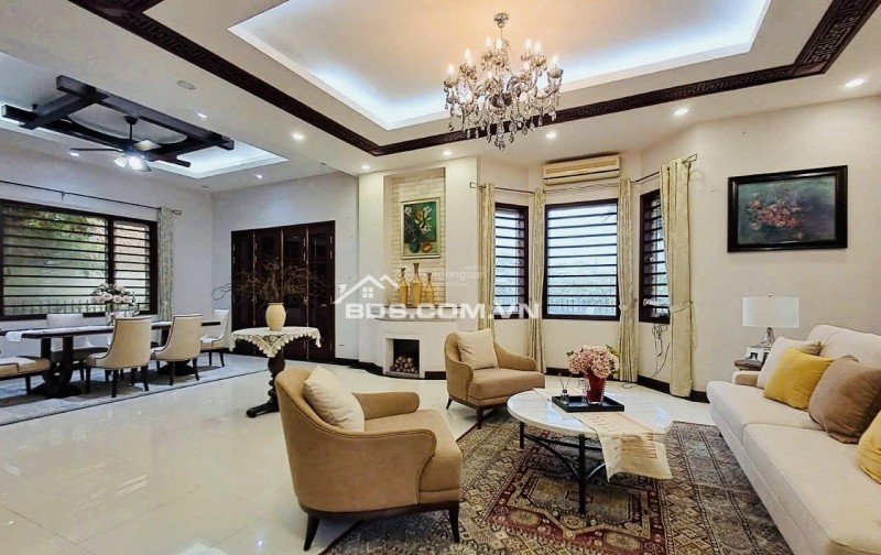 Bán biệt thự kdt Dịch Vọng gần công viên DT 300m2 giá siêu rẻ 91ty!